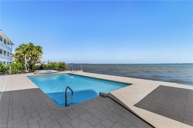 2096 Macadamia ST, St. James City, FL 33956