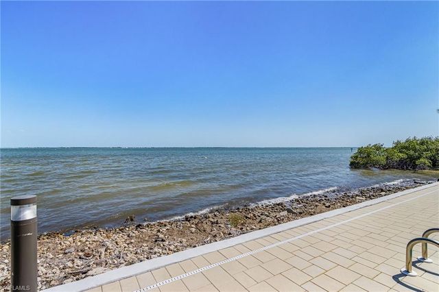 2096 Macadamia ST, St. James City, FL 33956