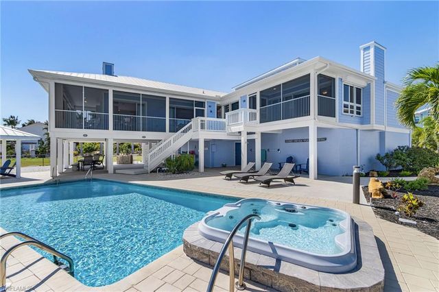 2096 Macadamia ST, St. James City, FL 33956