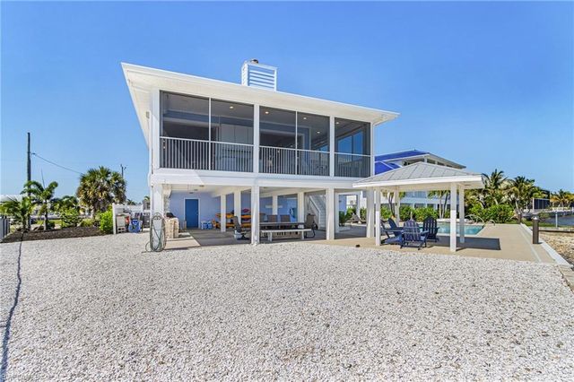 2096 Macadamia ST, St. James City, FL 33956