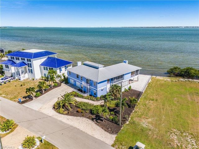 2096 Macadamia ST, St. James City, FL 33956