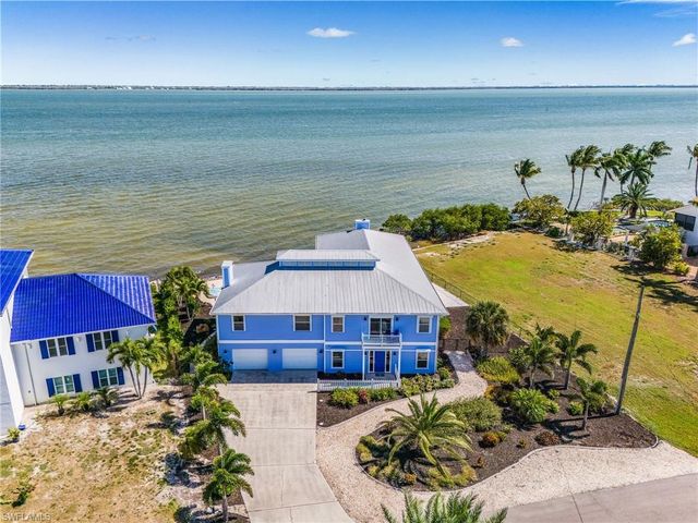 2096 Macadamia ST, St. James City, FL 33956