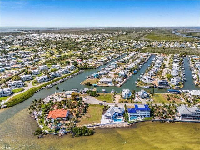 2096 Macadamia ST, St. James City, FL 33956