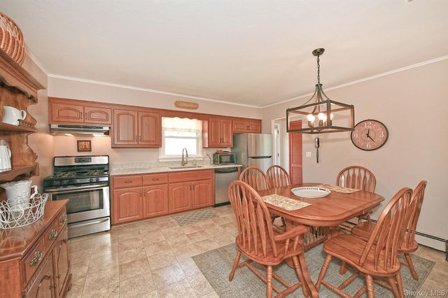 61 Newton Boulevard, Ronkonkoma, NY 11779