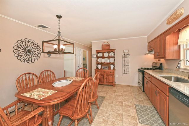 61 Newton Boulevard, Ronkonkoma, NY 11779