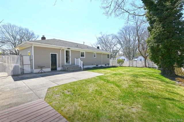 61 Newton Boulevard, Ronkonkoma, NY 11779