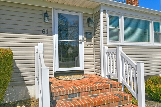 61 Newton Boulevard, Ronkonkoma, NY 11779