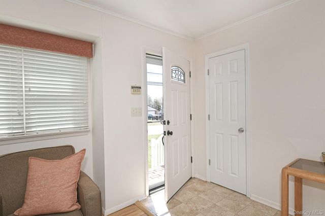 61 Newton Boulevard, Ronkonkoma, NY 11779