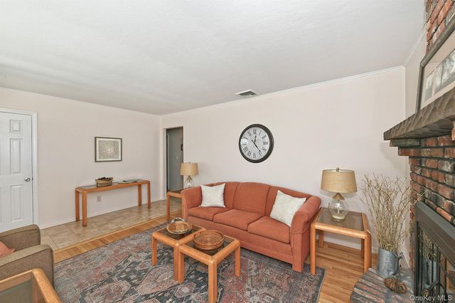 61 Newton Boulevard, Ronkonkoma, NY 11779