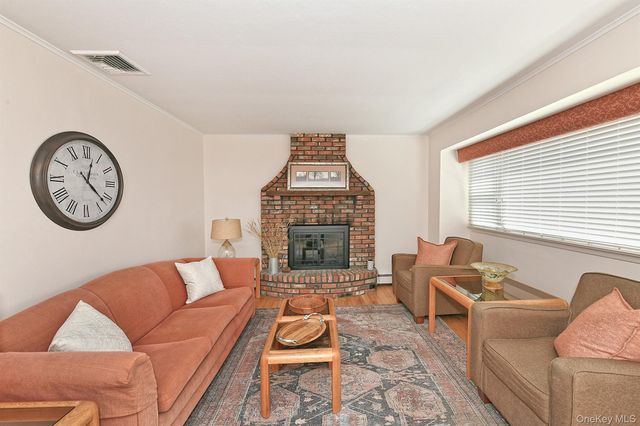 61 Newton Boulevard, Ronkonkoma, NY 11779