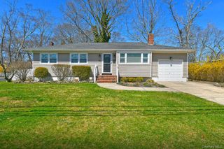 61 Newton Boulevard, Ronkonkoma, NY 11779