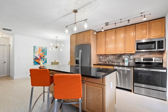 2881 NE 32ND Street 220, Fort Lauderdale, FL 33306