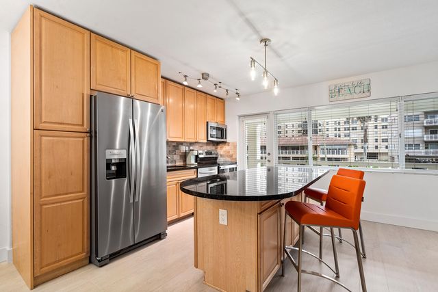 2881 NE 32ND Street 220, Fort Lauderdale, FL 33306