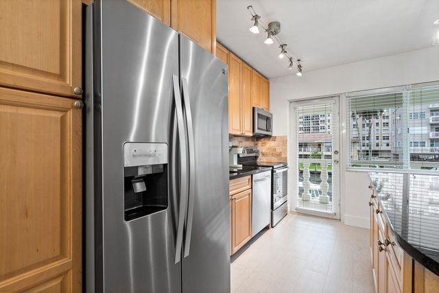 2881 NE 32ND Street 220, Fort Lauderdale, FL 33306