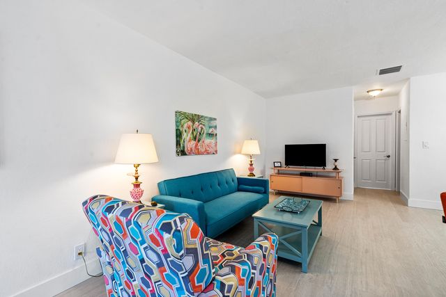 2881 NE 32ND Street 220, Fort Lauderdale, FL 33306