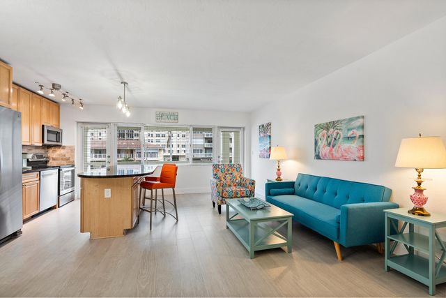 2881 NE 32ND Street 220, Fort Lauderdale, FL 33306
