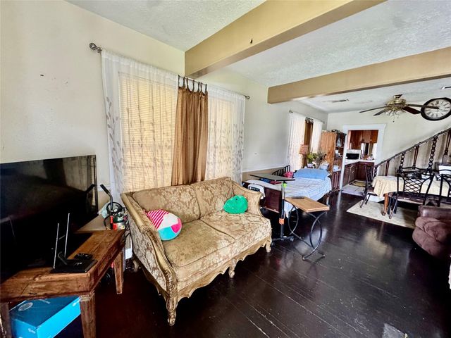 105 Dresden Street, Houston, TX 77012
