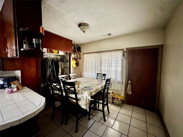 105 Dresden Street, Houston, TX 77012