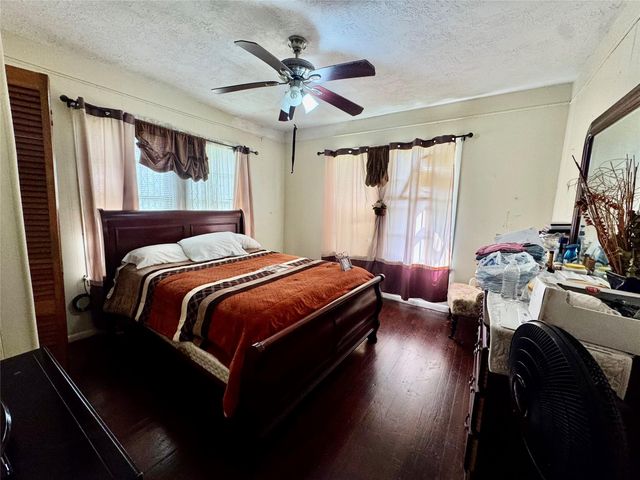 105 Dresden Street, Houston, TX 77012