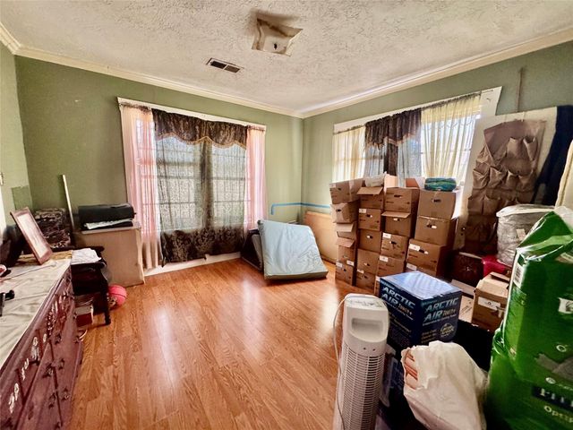 105 Dresden Street, Houston, TX 77012