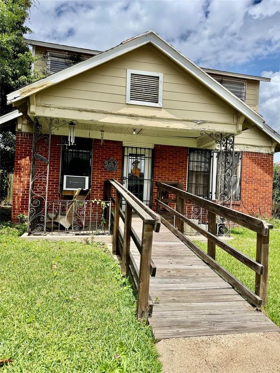 105 Dresden Street, Houston, TX 77012
