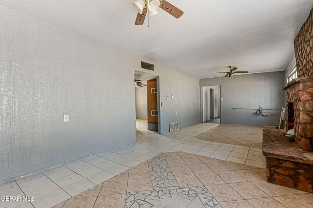 148 CHAMPIE Lane, El Paso, TX 79915
