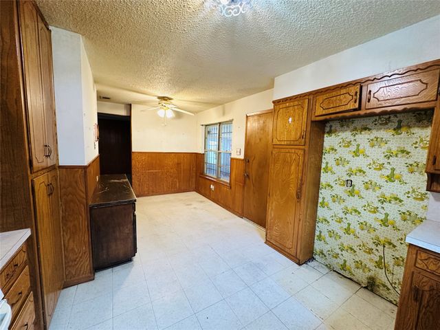 1138 Usher Street, Benbrook, TX 76126