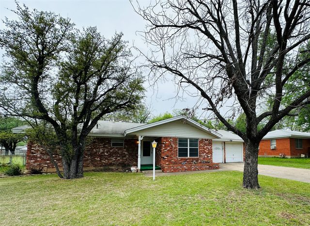 1138 Usher Street, Benbrook, TX 76126