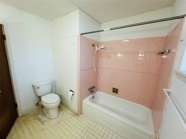 1138 Usher Street, Benbrook, TX 76126