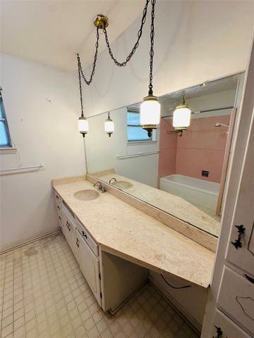 1138 Usher Street, Benbrook, TX 76126