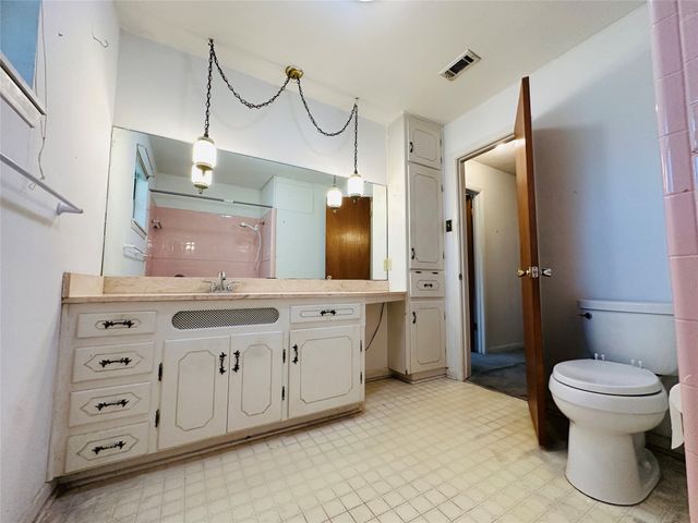 1138 Usher Street, Benbrook, TX 76126