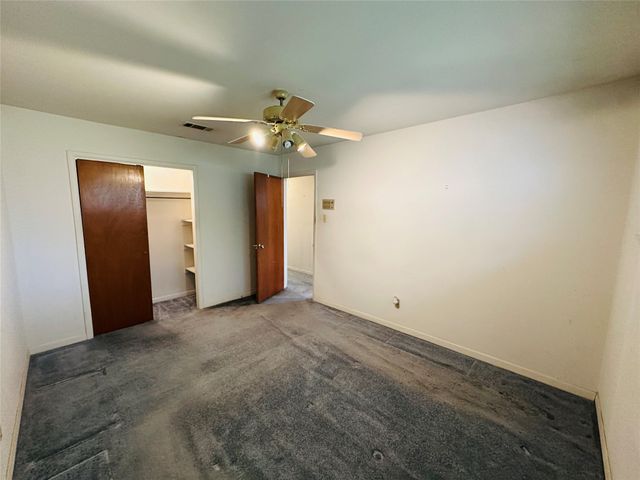 1138 Usher Street, Benbrook, TX 76126