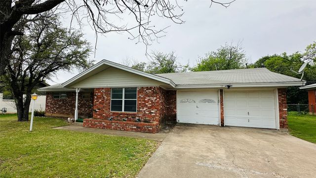 1138 Usher Street, Benbrook, TX 76126