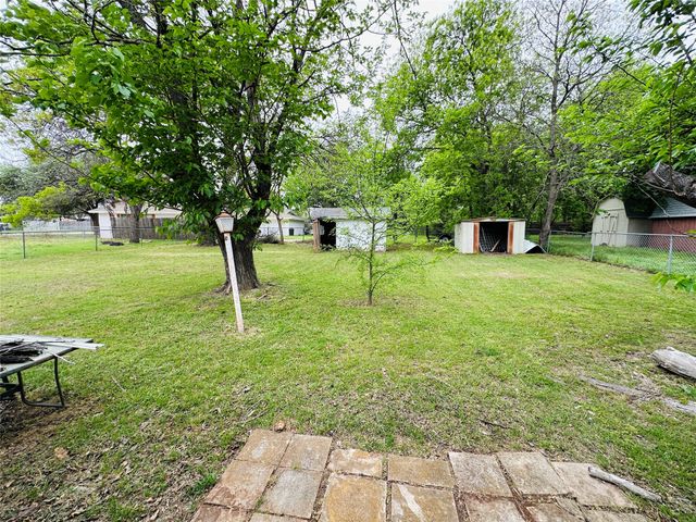 1138 Usher Street, Benbrook, TX 76126