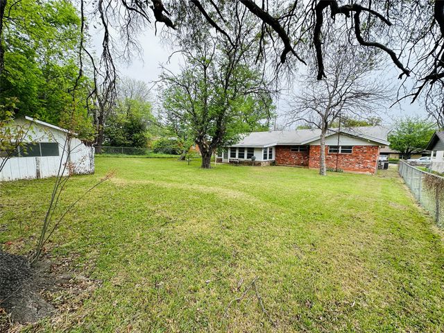 1138 Usher Street, Benbrook, TX 76126