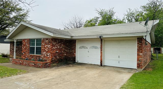 1138 Usher Street, Benbrook, TX 76126