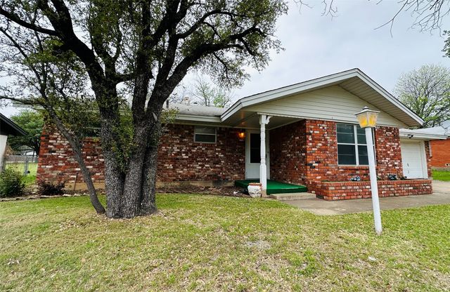 1138 Usher Street, Benbrook, TX 76126