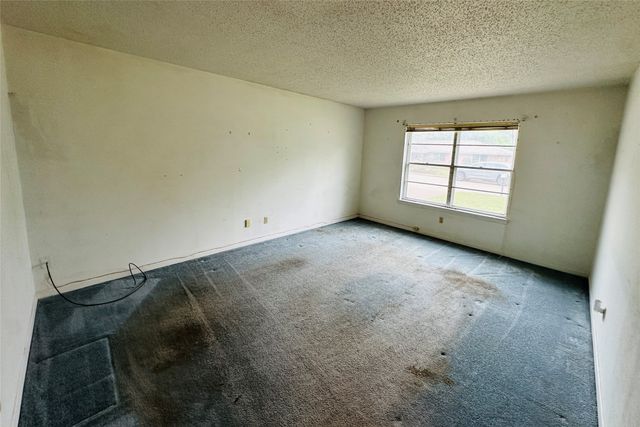 1138 Usher Street, Benbrook, TX 76126