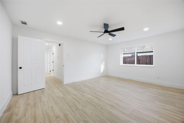 19118 Windmill Lane, Dallas, TX 75252