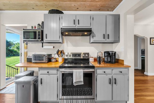 5835 S 92nd STREET, Hales Corners, WI 53130