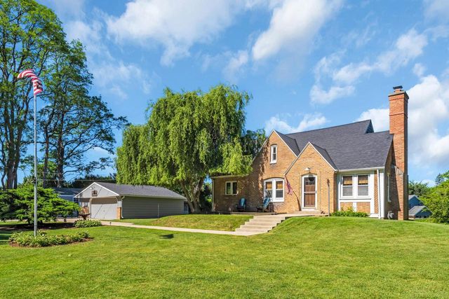5835 S 92nd STREET, Hales Corners, WI 53130