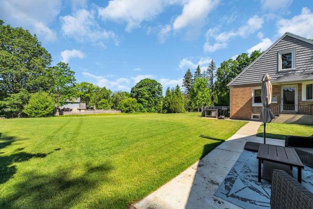 5835 S 92nd STREET, Hales Corners, WI 53130