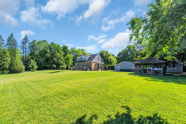 5835 S 92nd STREET, Hales Corners, WI 53130