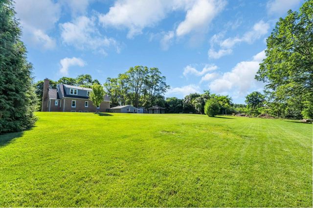 5835 S 92nd STREET, Hales Corners, WI 53130