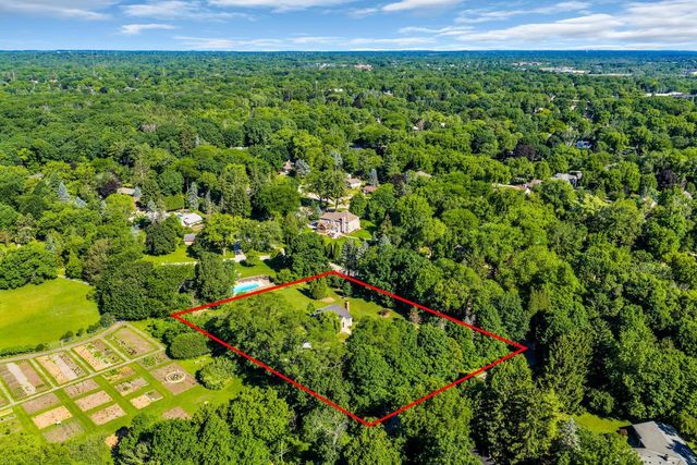 5835 S 92nd STREET, Hales Corners, WI 53130