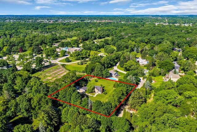 5835 S 92nd STREET, Hales Corners, WI 53130