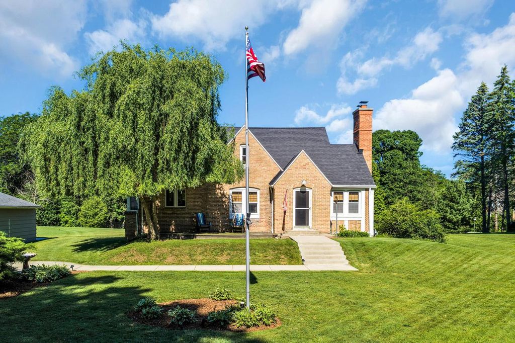 5835 S 92nd STREET, Hales Corners, WI 53130