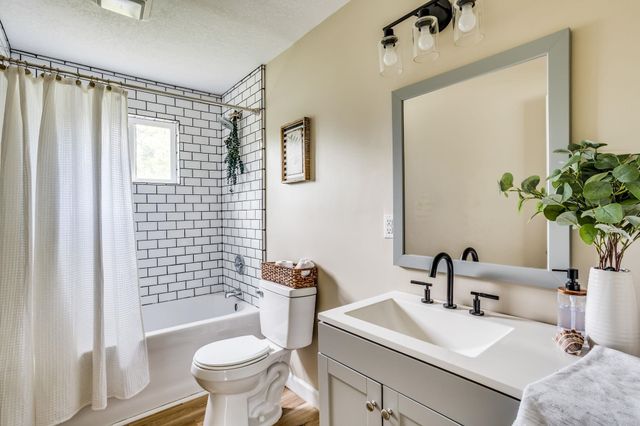 1131 N Gow St, Wichita, KS 67203