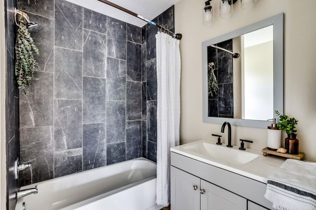 1131 N Gow St, Wichita, KS 67203