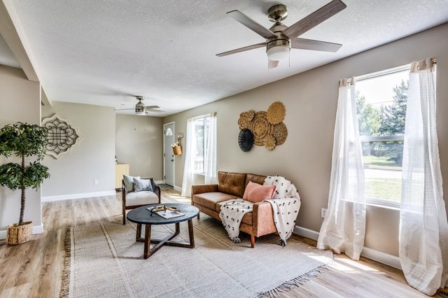 1131 N Gow St, Wichita, KS 67203